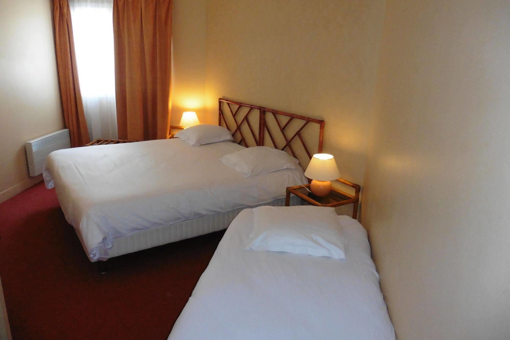 Hotel De L'Orme, Akena Evreux Bagian luar foto
