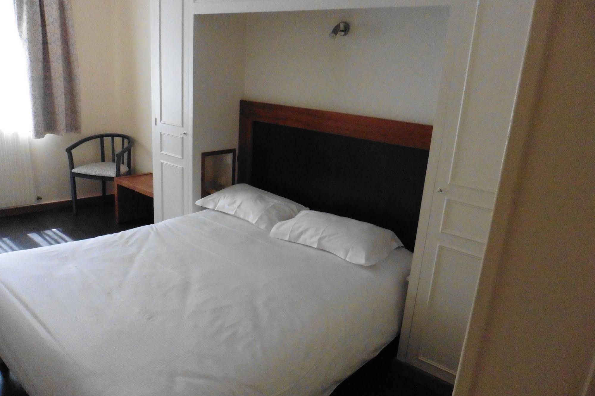Hotel De L'Orme, Akena Evreux Bagian luar foto