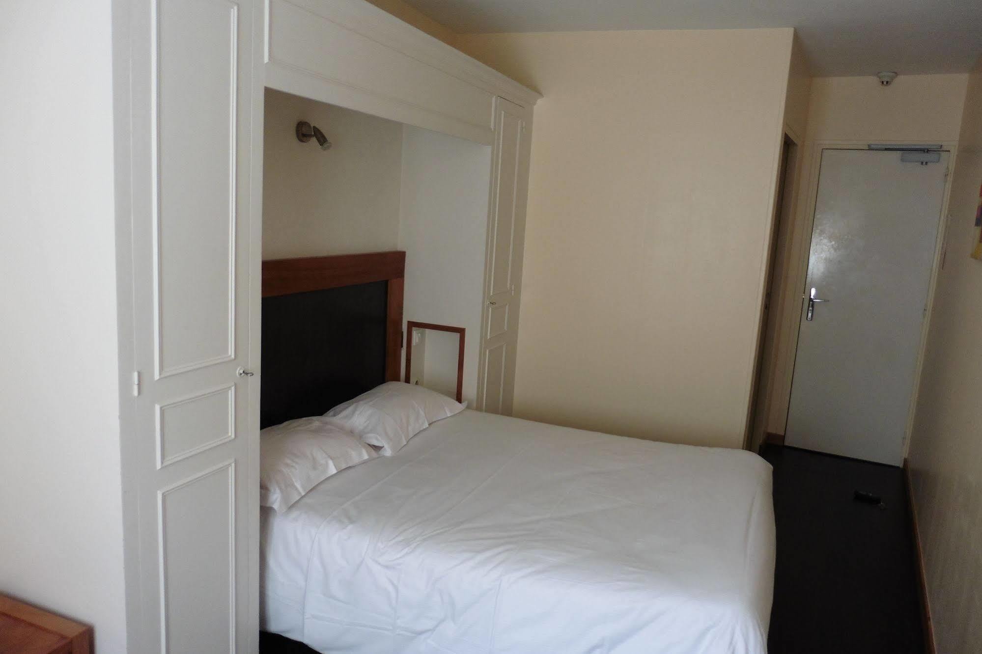 Hotel De L'Orme, Akena Evreux Bagian luar foto