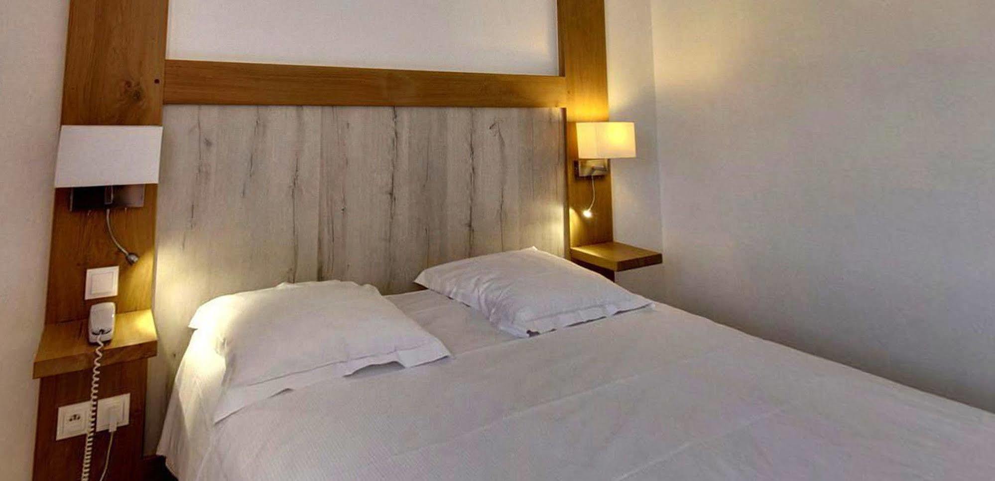 Hotel De L'Orme, Akena Evreux Bagian luar foto