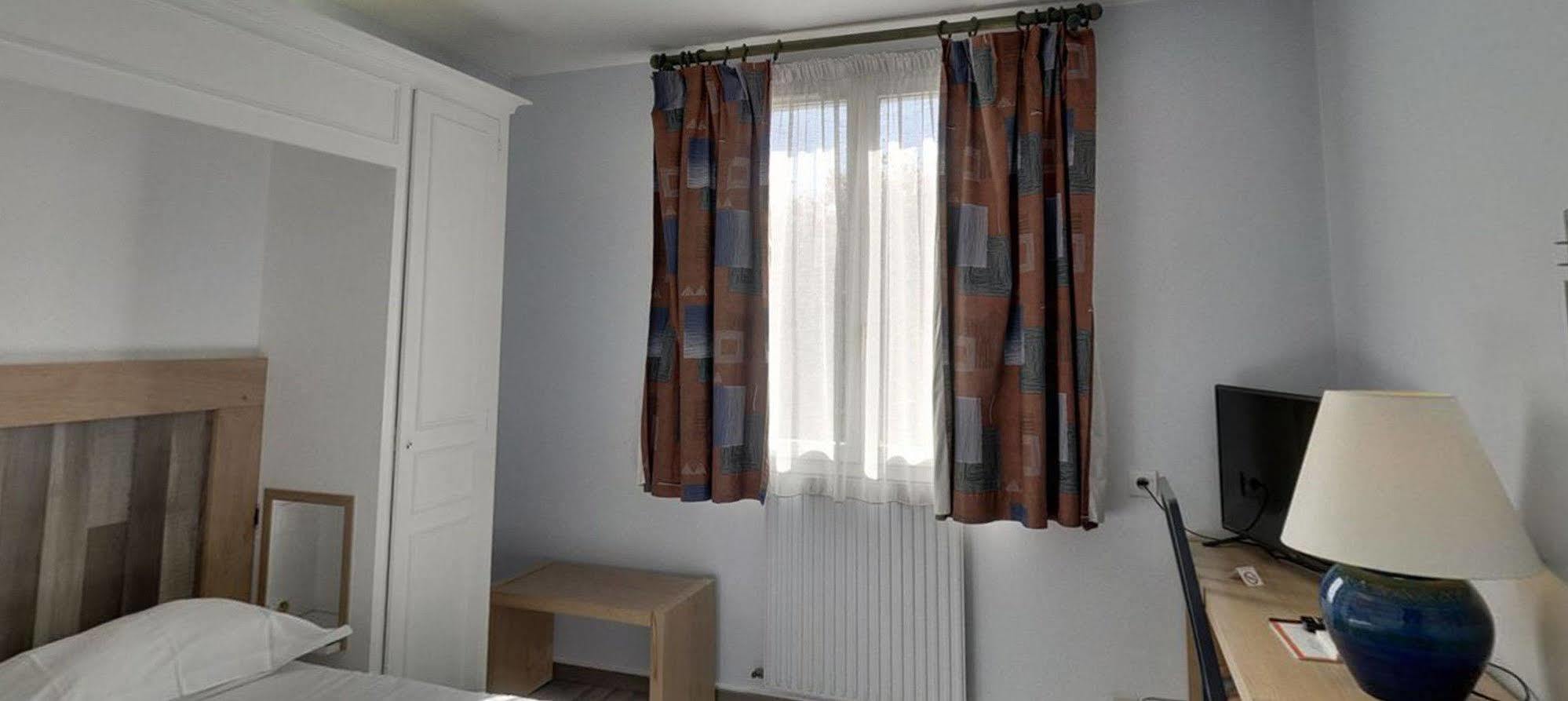Hotel De L'Orme, Akena Evreux Bagian luar foto